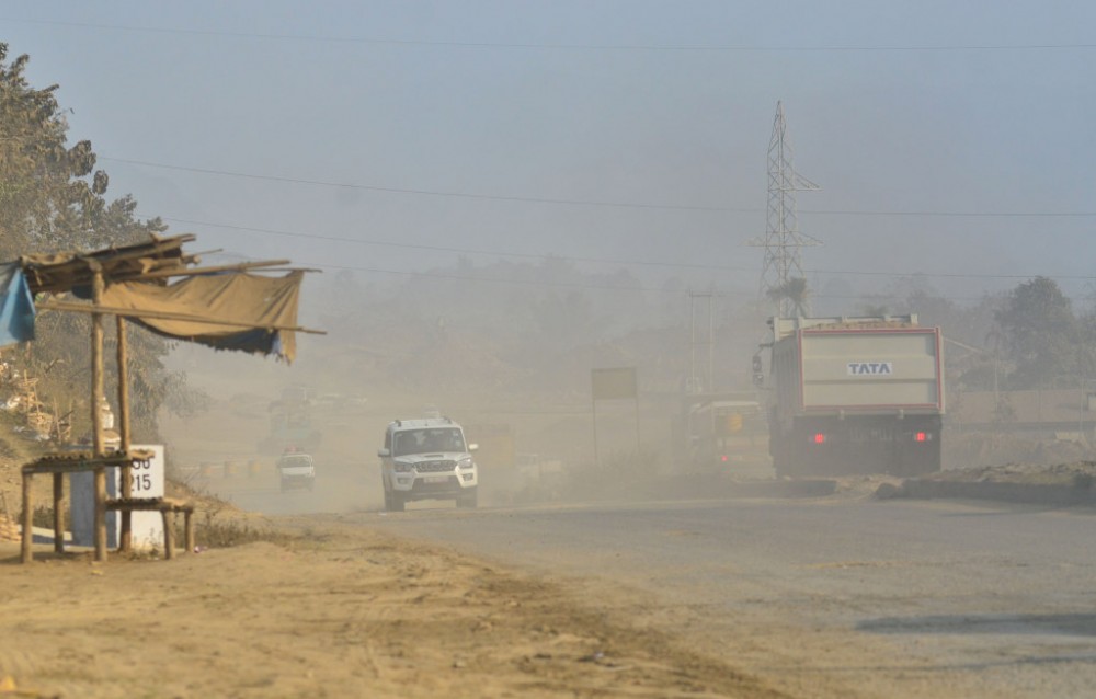 A constant surge of dust kicked up by vehicles envelopes the air on the highway at Kukidolong, near Jharnapani. (Morung File Photo | For representational purpose)